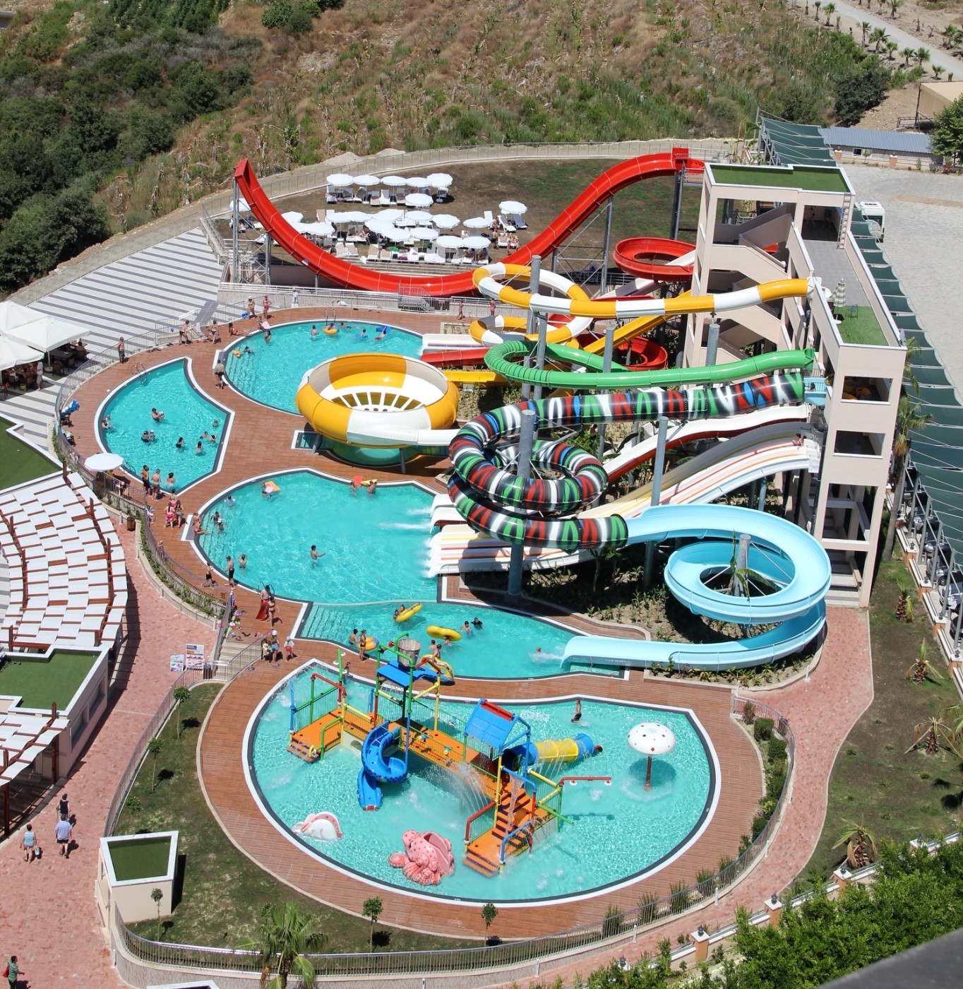 Alanya'da Özel Plajlı, Ortak Havuzlu, 2+1 Lüks Daire