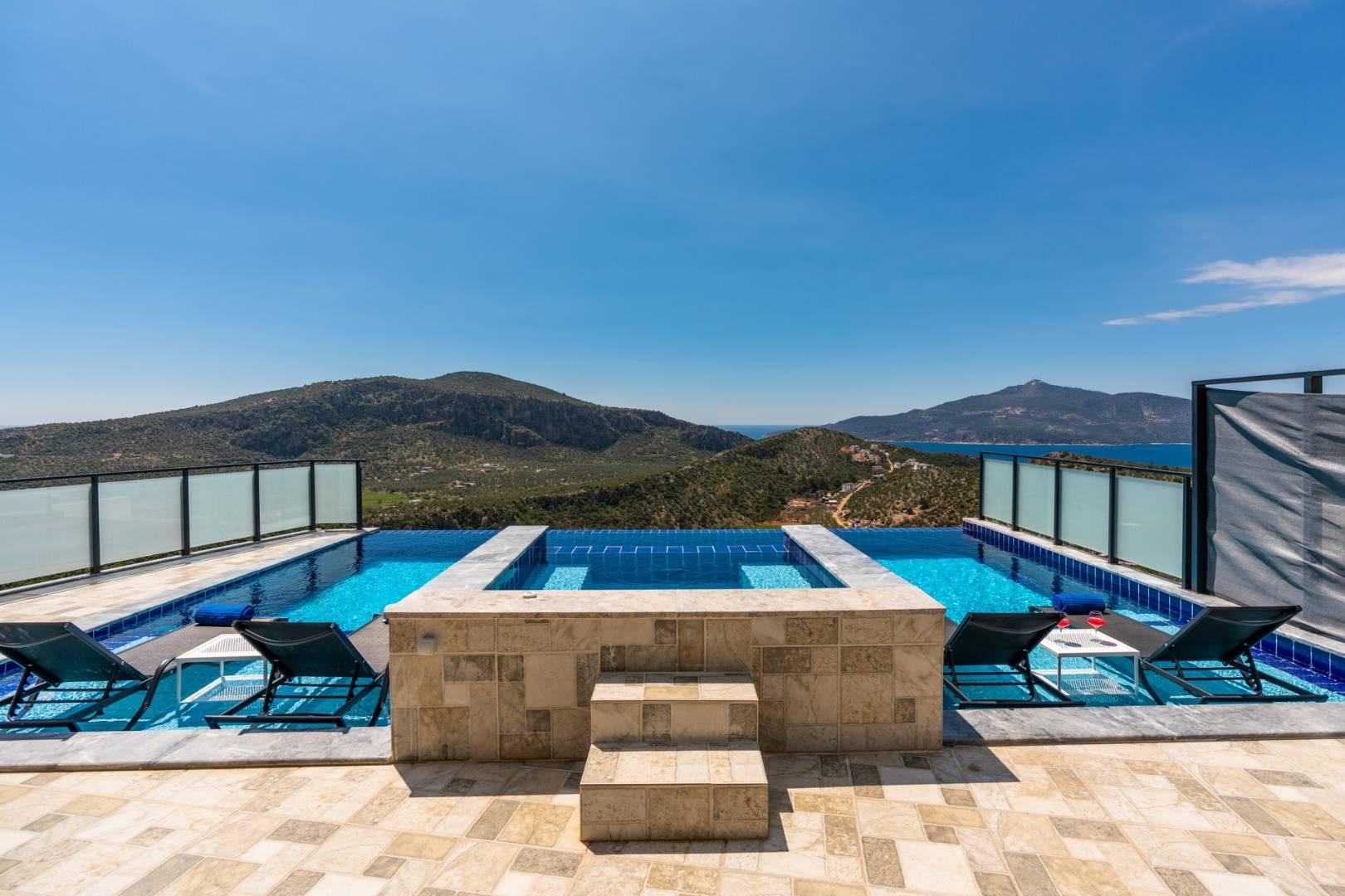 Kaş Bezirgan'da Doğa Manzaralı, Yetişkin ve Çocuk Havuzlu, Lüks Villa-29485