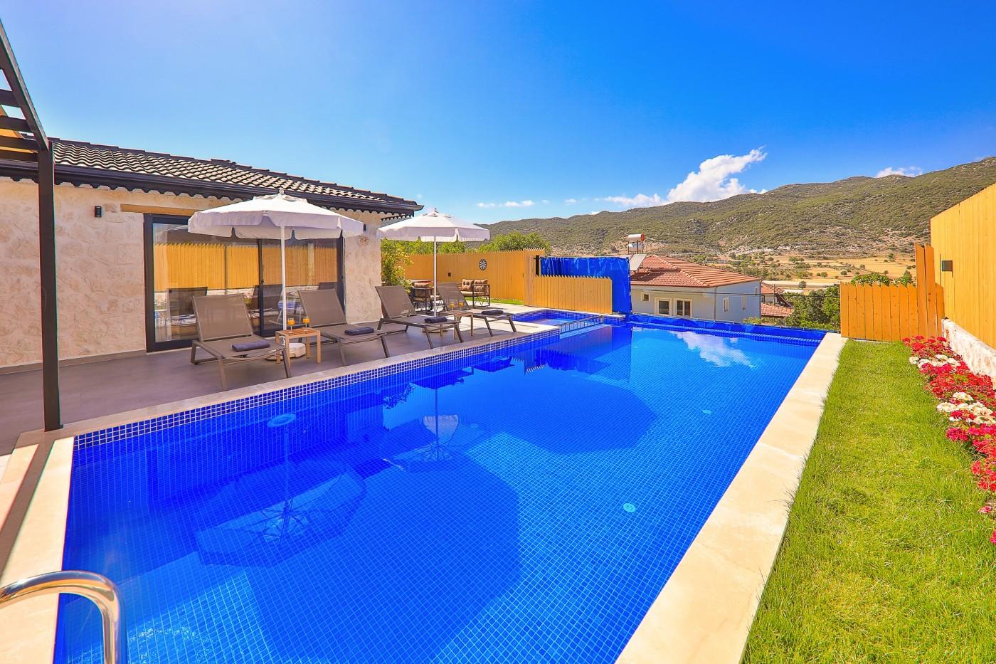 Kaş Sarıbelen'de Mükemmel Doğada, Özel Havuzlu, Şık Villa-21745