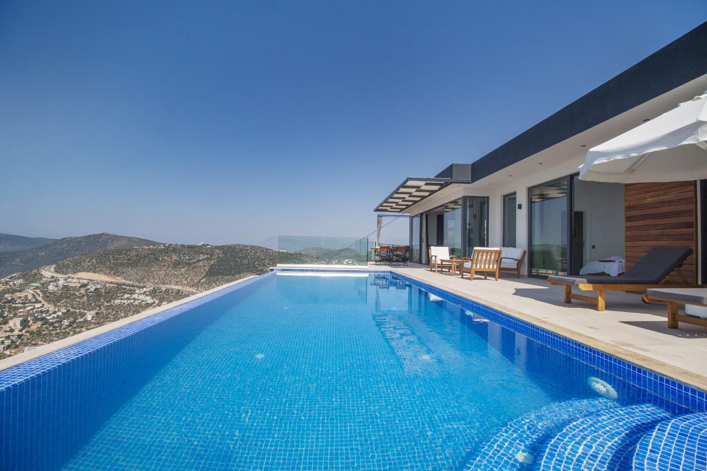 Kaş Bezirgan'da Deniz Manzaralı, Sonsuzluk Havuzlu, Jakuzili Villa-12400