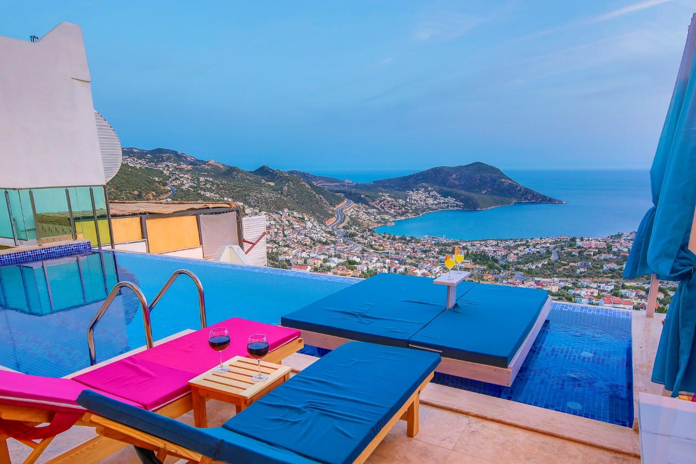 Kaş İslamlar'da Deniz Manzaralı, Sonsuzluk Havuzlu, Kiralık Villa-21643