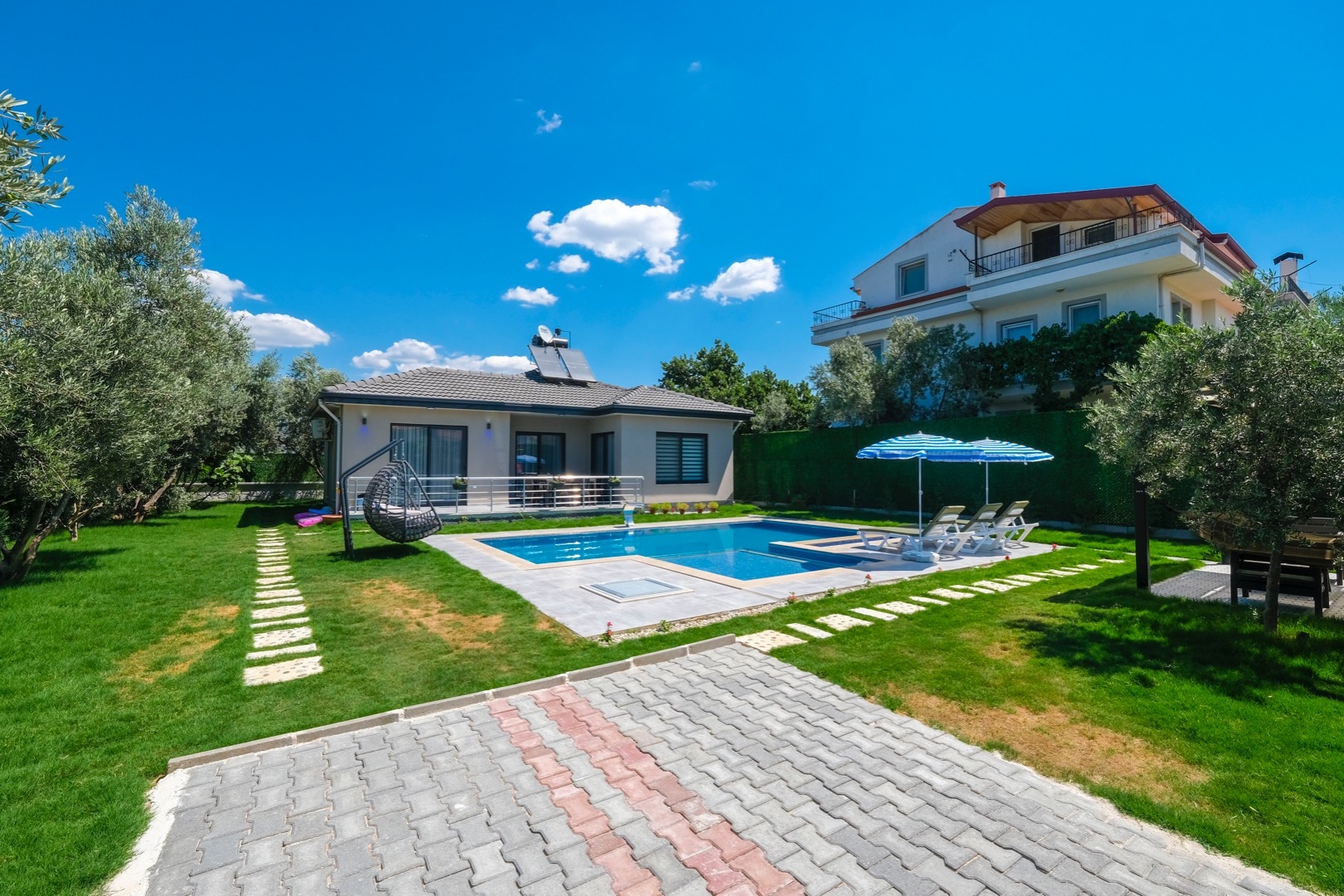 Fethiye'de Geniş Bahçeli, Özel Havuzlu, Sauna ve Jakuzili, Şık Villa