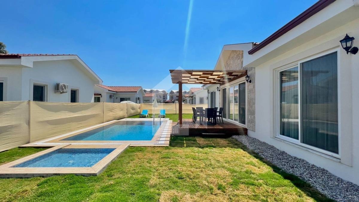 Fethiye Karagedik'te Geniş Bahçeli, Plaja Yakın, 4 Kişilik Villa