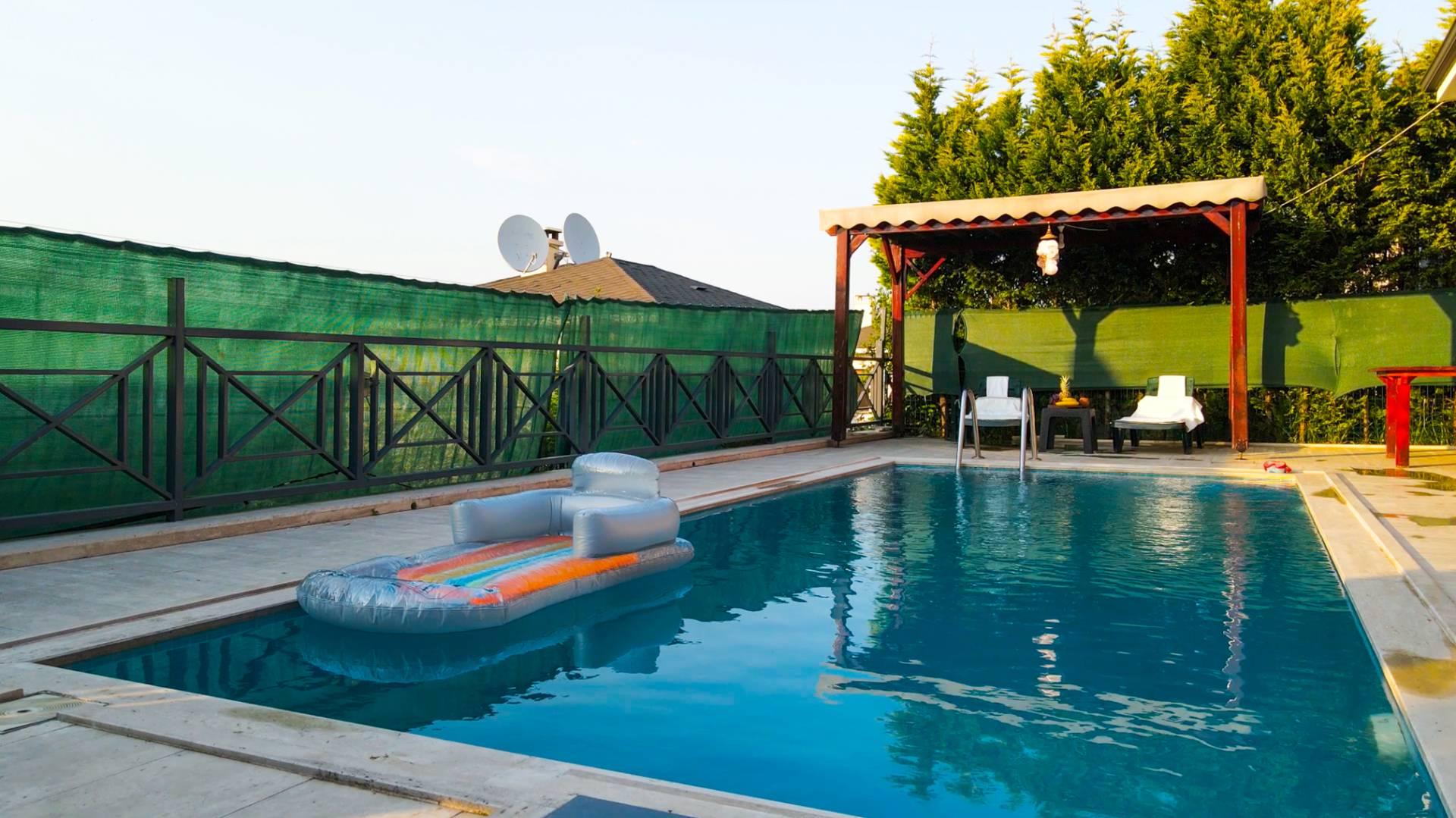 Sakarya Sapanca'da Geniş Bahçeli, Özel Havuzlu, Muhafazakar Villa-26185