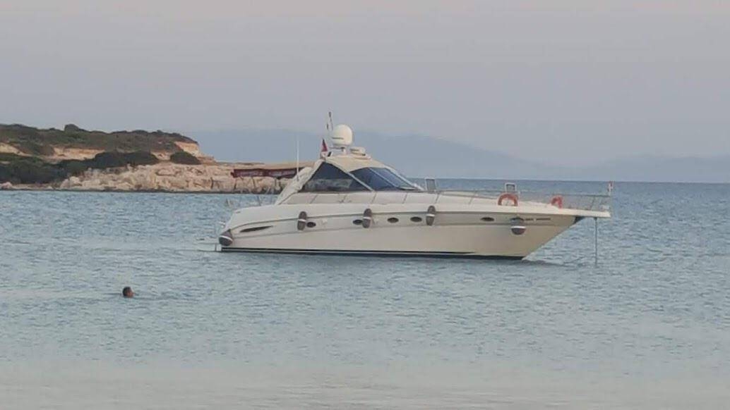 Aydın Kuşadası'nda Serin Sularda, Mavi Yolculuk Sunan, Şık Motoryat