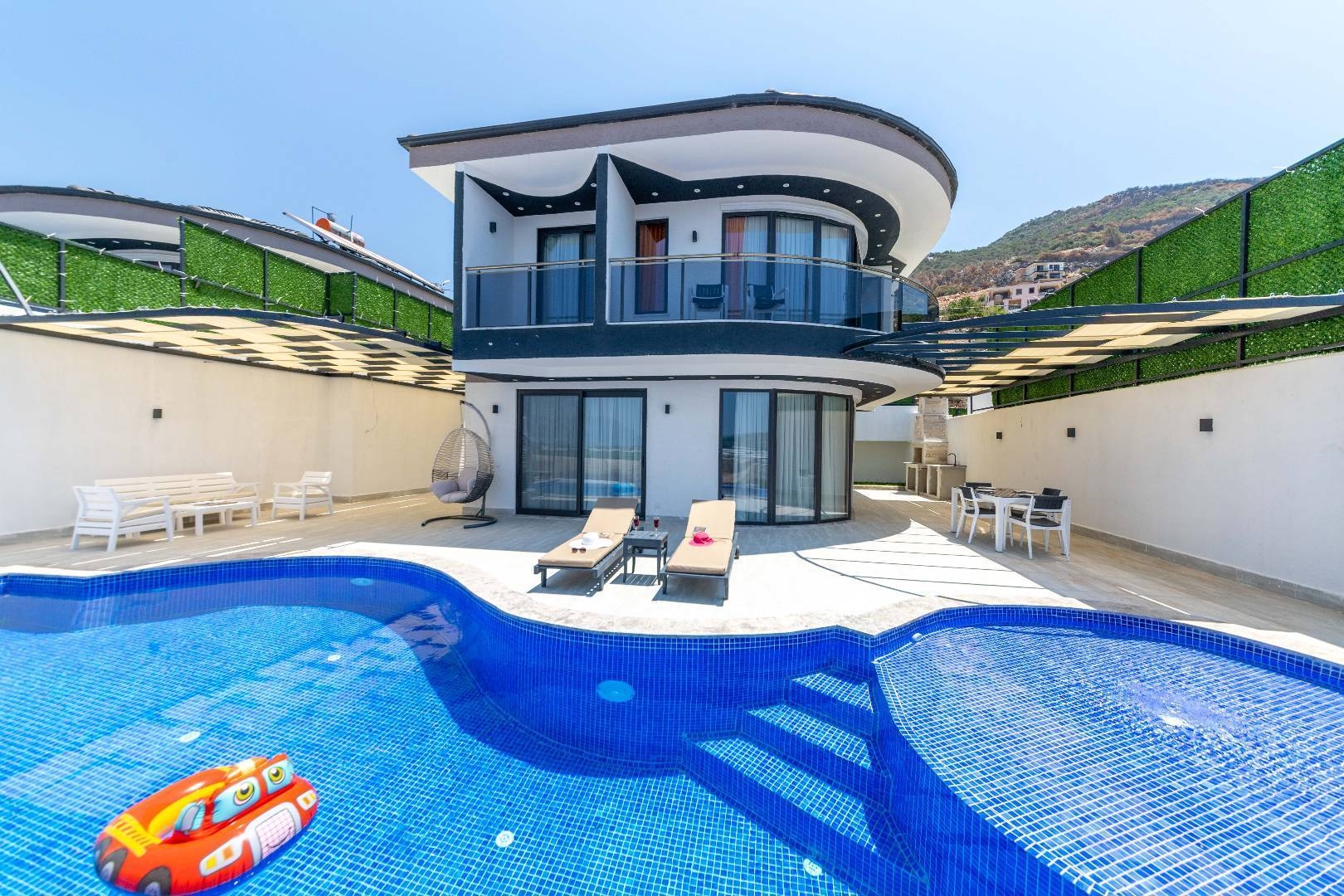 Kaş Yeşilköy'de Doğa Manzaralı, Özel Havuzlu, Kiralık Villa