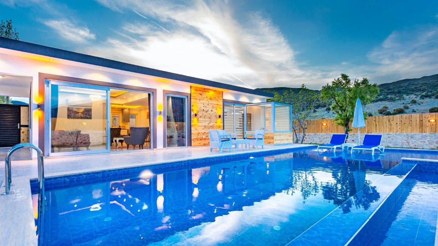 Kaş Sarıbelen'de Muhteşem Doğa İçerisinde, Özel Havuzlu, Şık Villa