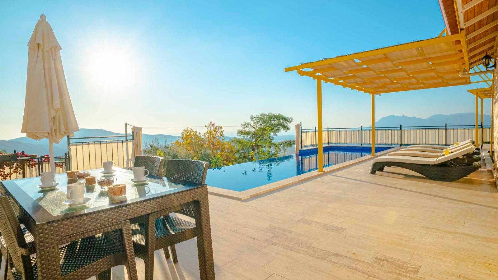 Kaş İslamlar'da Otantik Tasarımlı, Özel Havuzlu, 4 Kişilik, Taş Villa