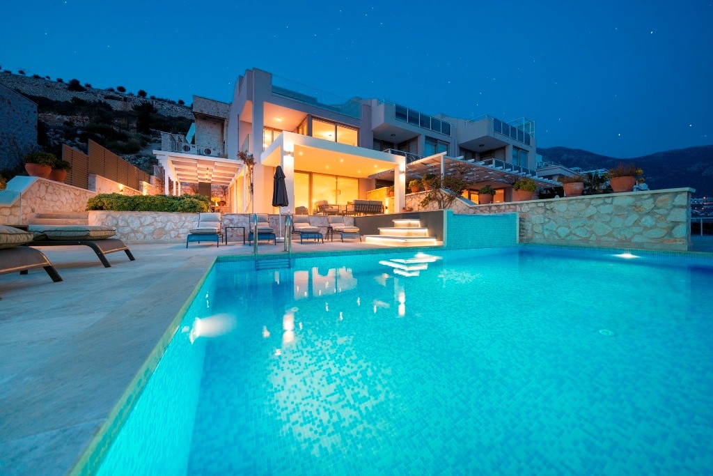 Kaş Kalkan'da Büyüleyici Deniz Manzaralı, Özel Havuzlu, Lüks Villa