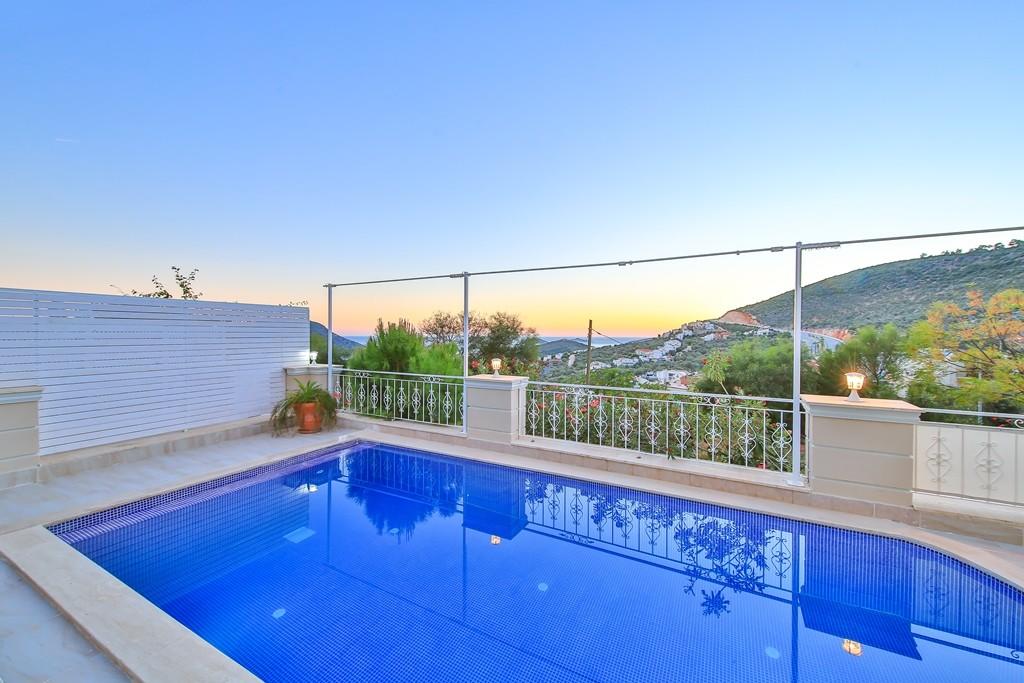 Kalkan Merkez'de Denize Yürüyüş Mesafesinde, Özel Havuzlu, Şık Villa-16778