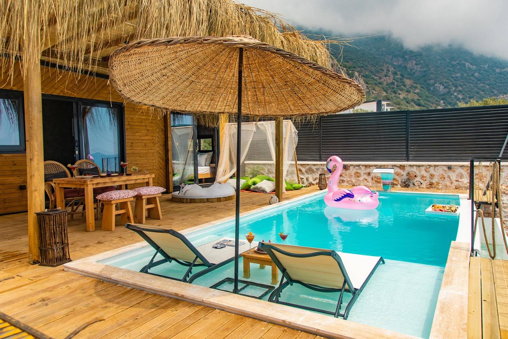 Kaş İslamlar'da Enfes Deniz Manzaralı, Özel Havuzlu, Tiny House