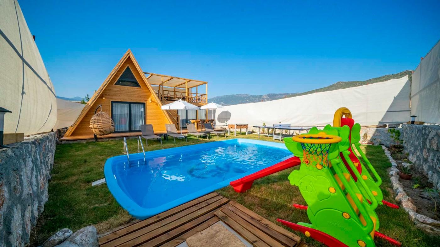 Kaş Yeşilköy'de Ahşap Mimarili, Özel Havuzlu, Bahçeli Villa-22689