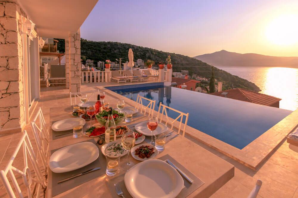 Kaş Kalkan'da Deniz Manzaralı, Kalabalık Ailelere Uygun, Şık Villa-24482
