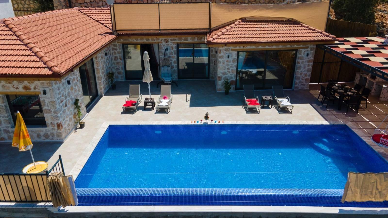 Kaş Yeşilköy'de Taş Mimarili, 4 Kişilik, Jakuzili, Kiralık Villa-28567