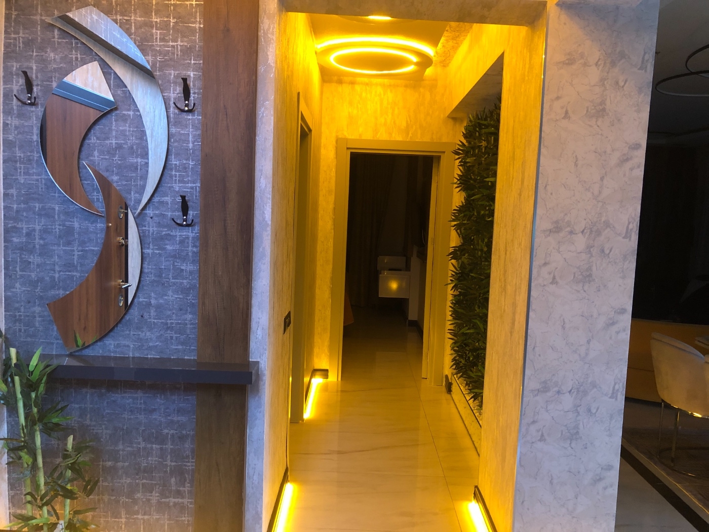 Kemer Çamyuva'da Şık Tasarımlı, Isıtmalı Özel Havuzlu, Bahçeli Villa