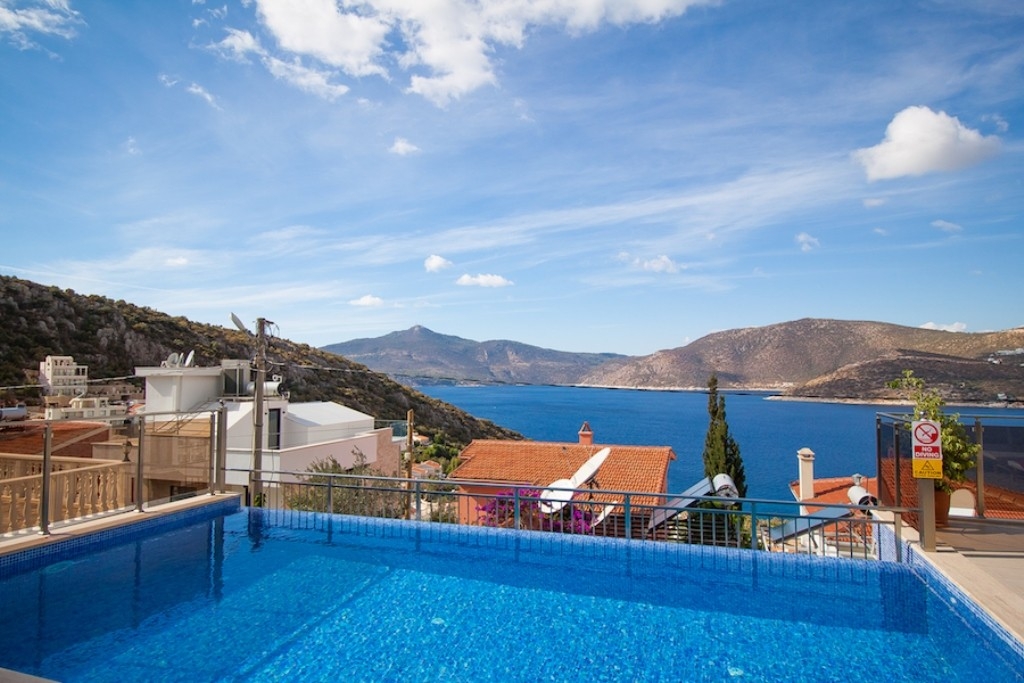 Kaş Kalkan'da Göz Alıcı Deniz Manzaralı, Özel Havuzlu, Şık Villa
