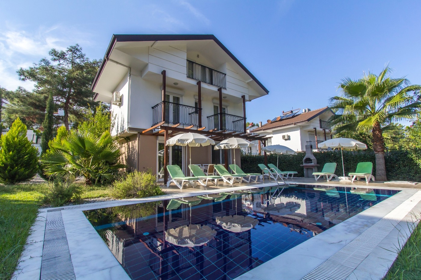 Fethiye Ölüdeniz'de Plaja Yakın, Özel Havuzlu, Konforlu, Modern Villa