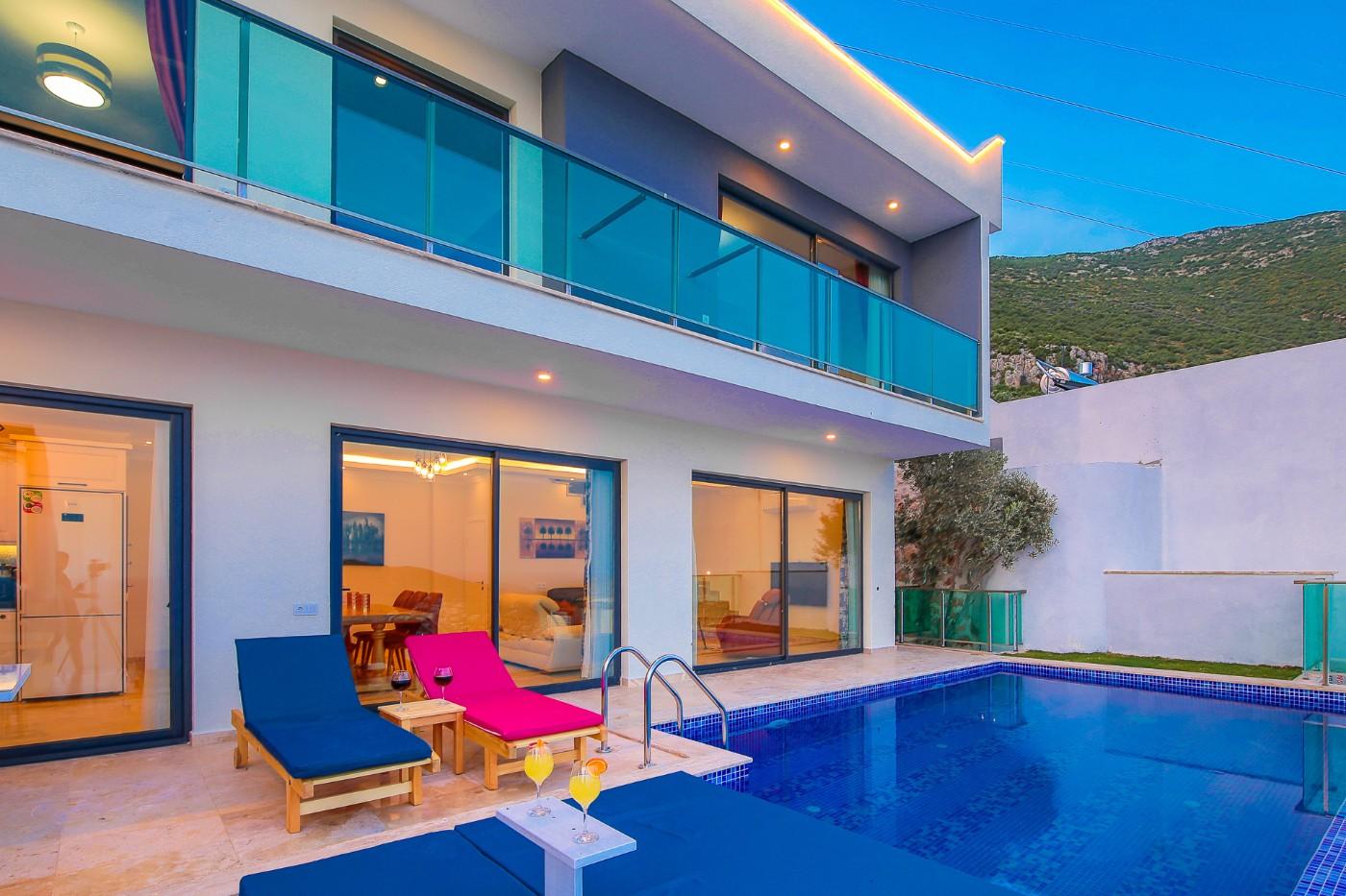 Kaş İslamlar'da Deniz Manzaralı, Sonsuzluk Havuzlu, Kiralık Villa-21643