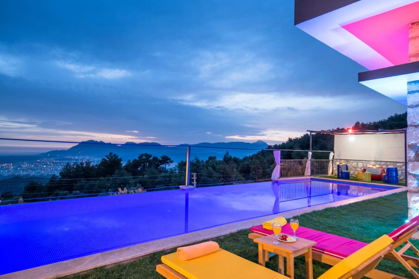 Kaş İslamlar'da Huzur Veren Doğada, Açık ve Kapalı Havuzlu, Lüks Villa-19561