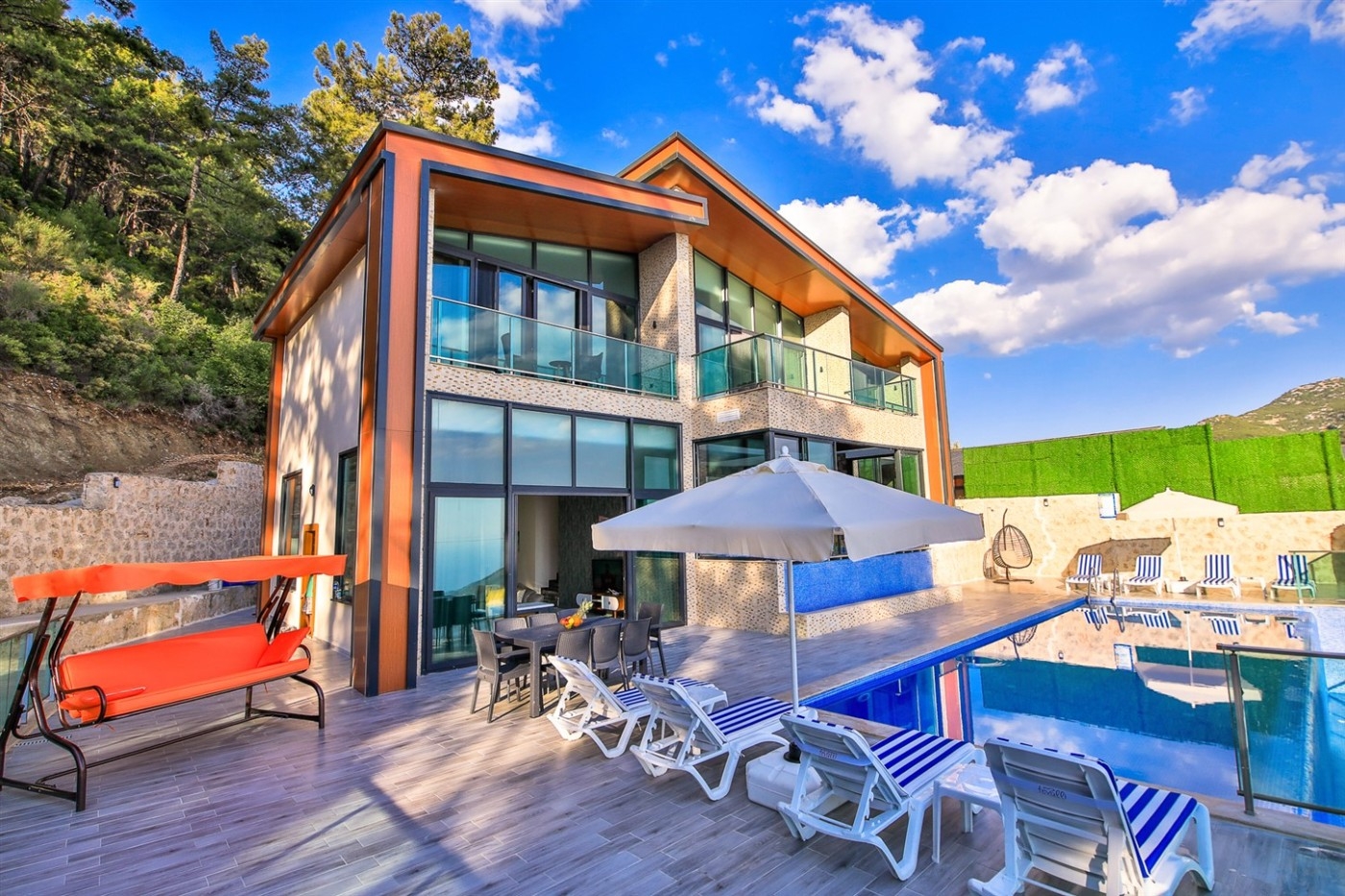 Kaş İslamlar'da Muhteşem Doğa Manzaralı, Özel Havuzlu, Şık Villa