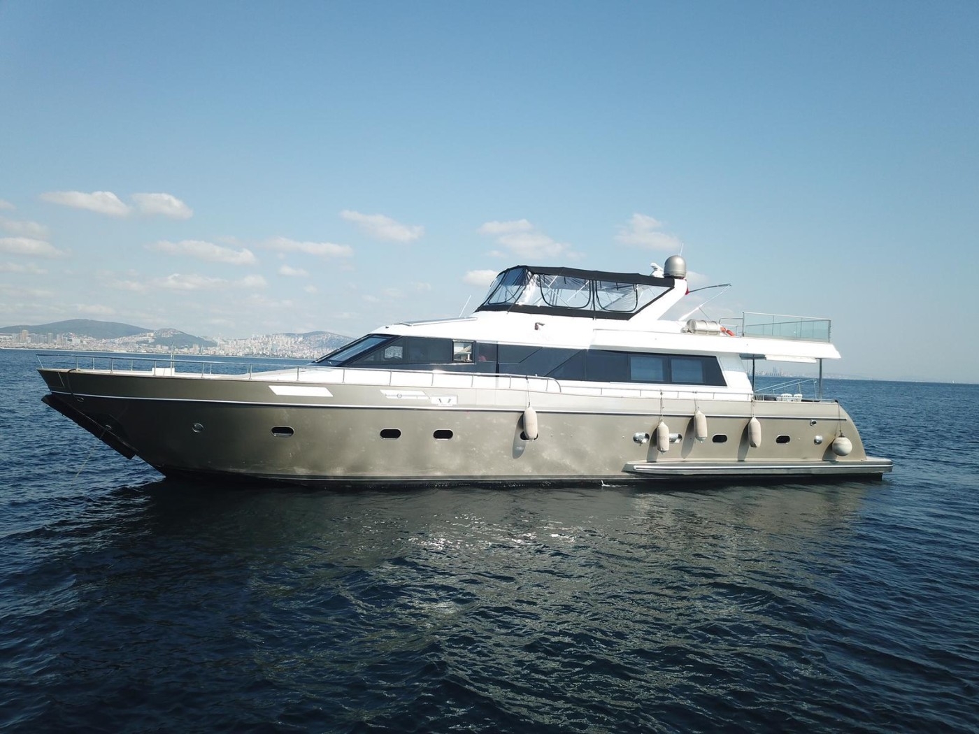 Muğla Göcek'te Şık Tasarıma Sahip, 26 Metre Uzunlukta, Lüks Motoryat