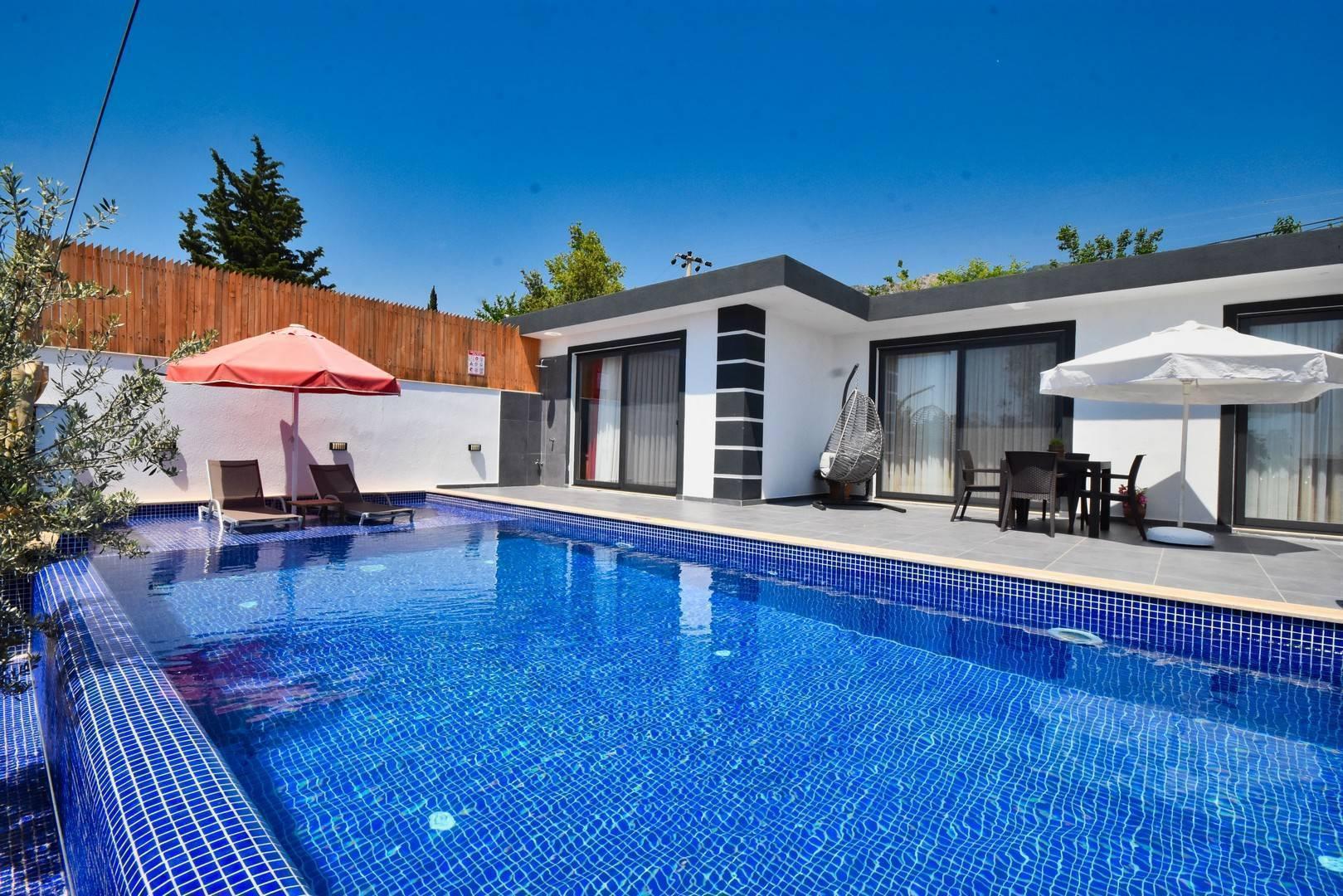 Kaş Üzümlü'de Balayı Çiftlerine Uygun, Özel Havuzlu, Korunaklı Villa-30316