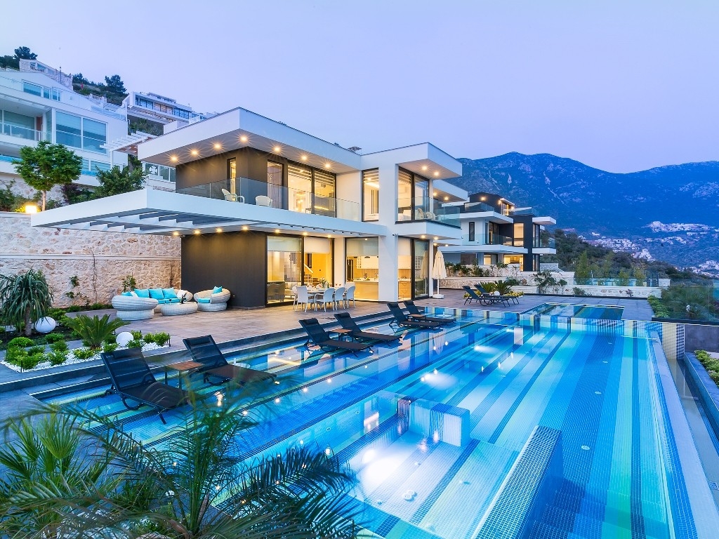 Kaş Kalkan'da Muhteşem Deniz Manzaralı, Sonsuzluk Havuzlu, Lüks Villa