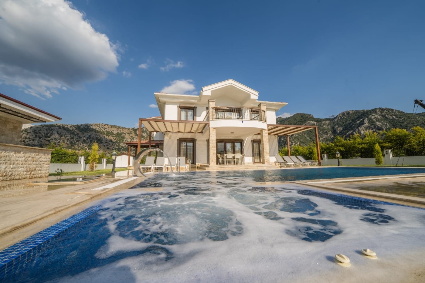 Muğla Ortaca'da Muhteşem Doğa Manzaralı, Özel Havuzlu, Lüks Villa