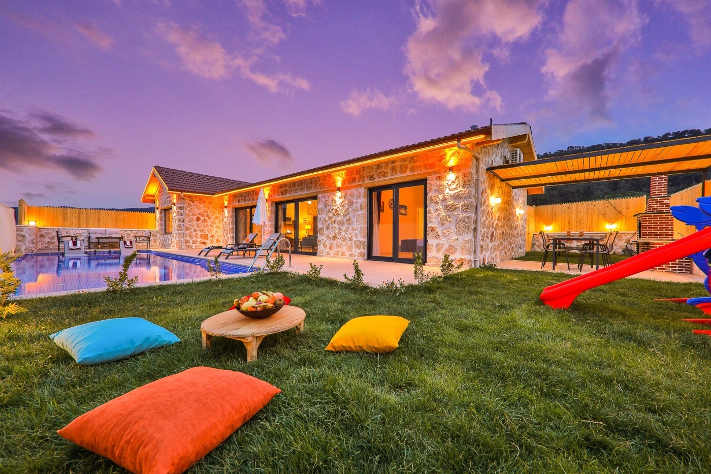 Kaş Sarıbelen'de Huzurlu Doğada, Özel Havuzlu, Jakuzili Villa