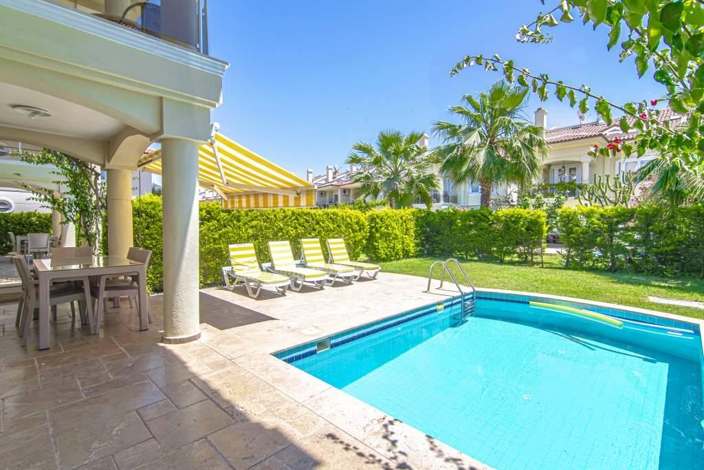 Fethiye'de Denize Sıfır Konumda, Ortak ve Özel Havuzlu, Yazlık Villa-29574