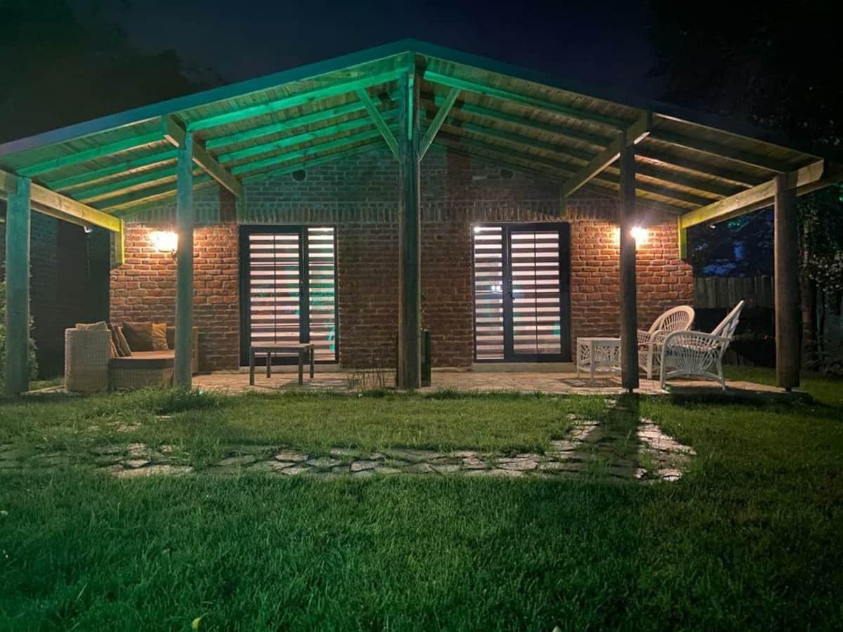 Sakarya Sapanca'da Verandalı, Ortak Geniş Bahçeli, Kiralık Ağaç Ev-23407