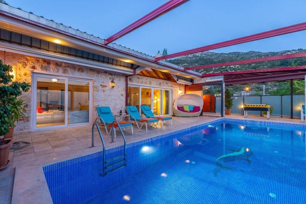 Kaş İslamlar'da Doğayla İç İçe, Isıtmalı Havuzlu, Jakuzili Villa