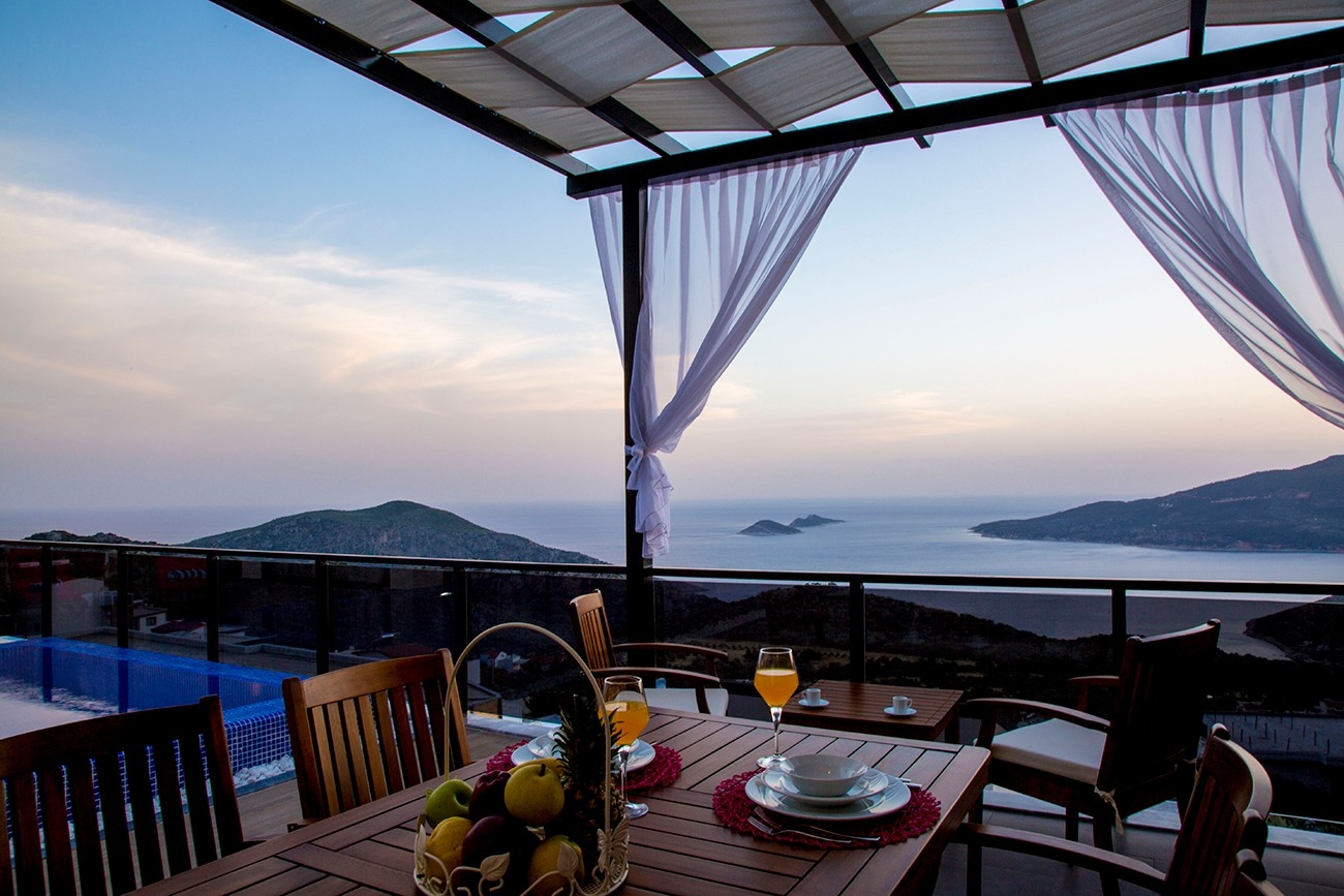 Kaş Bezirgan'da Balayı Çiftlerine Uygun, Özel Havuzlu, Modern Villa