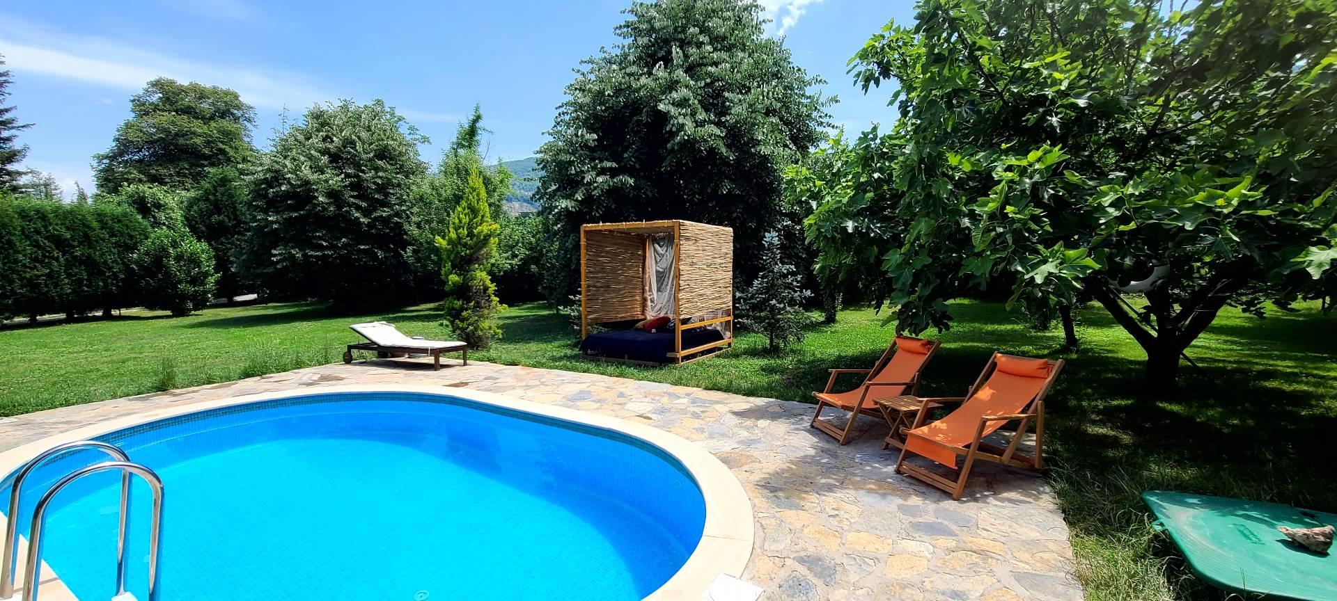 Kocaeli Maşukiye'de Geniş Bahçe İçerisinde, Özel Havuzlu, Şık Villa-14925