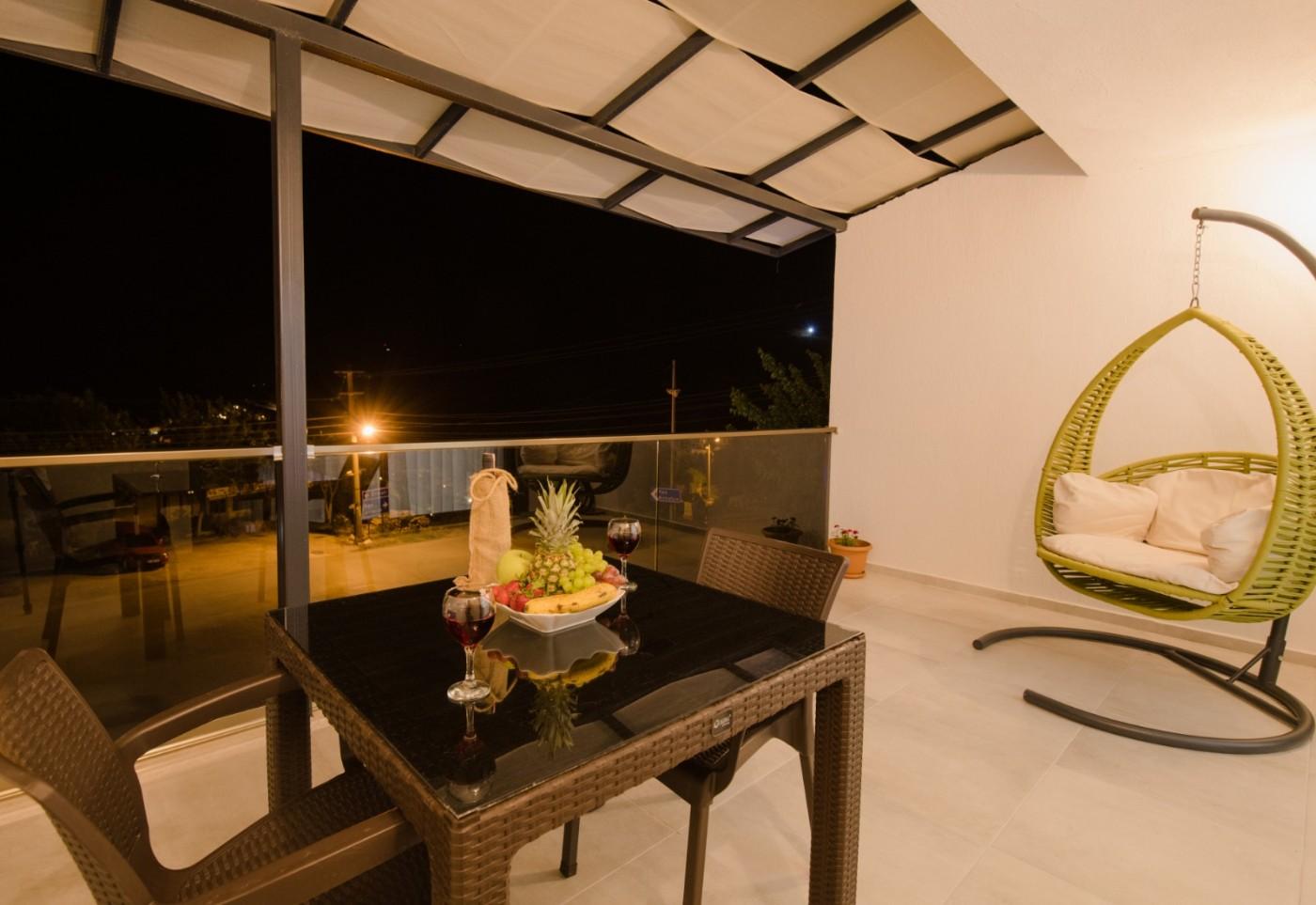 Kaş Bezirgan'da Merkezi Konumda, Deniz Manzaralı, Balayı Villası-18542