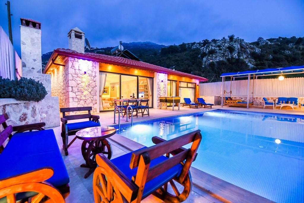 Kaş İslamlar'da Huzur Dolu Doğada, Isıtmalı Havuzlu, Modern Villa-12751