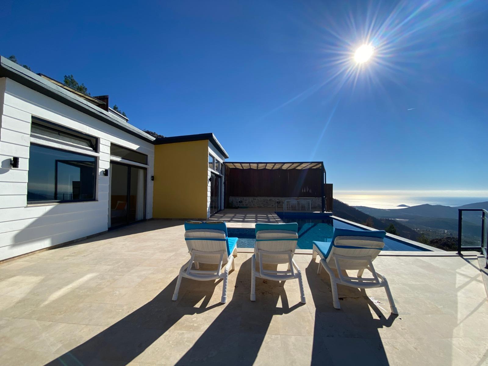 Kaş Üzümlü'de Muhteşem Manzaralı, Özel Havuzlu, Modern Villa-24396