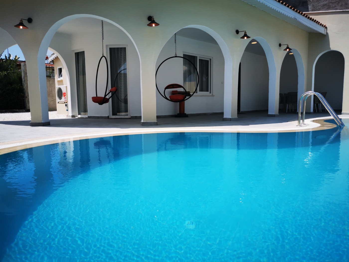 Serik Kadriye'de Modern Tasarımlı, Özel Havuzlu, Kiralık Villa