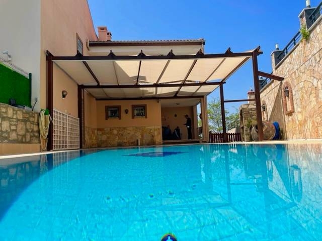 Aydın Kuşadası'nda Plaja Yakın Konumda, Özel Havuzlu, Kiralık Villa