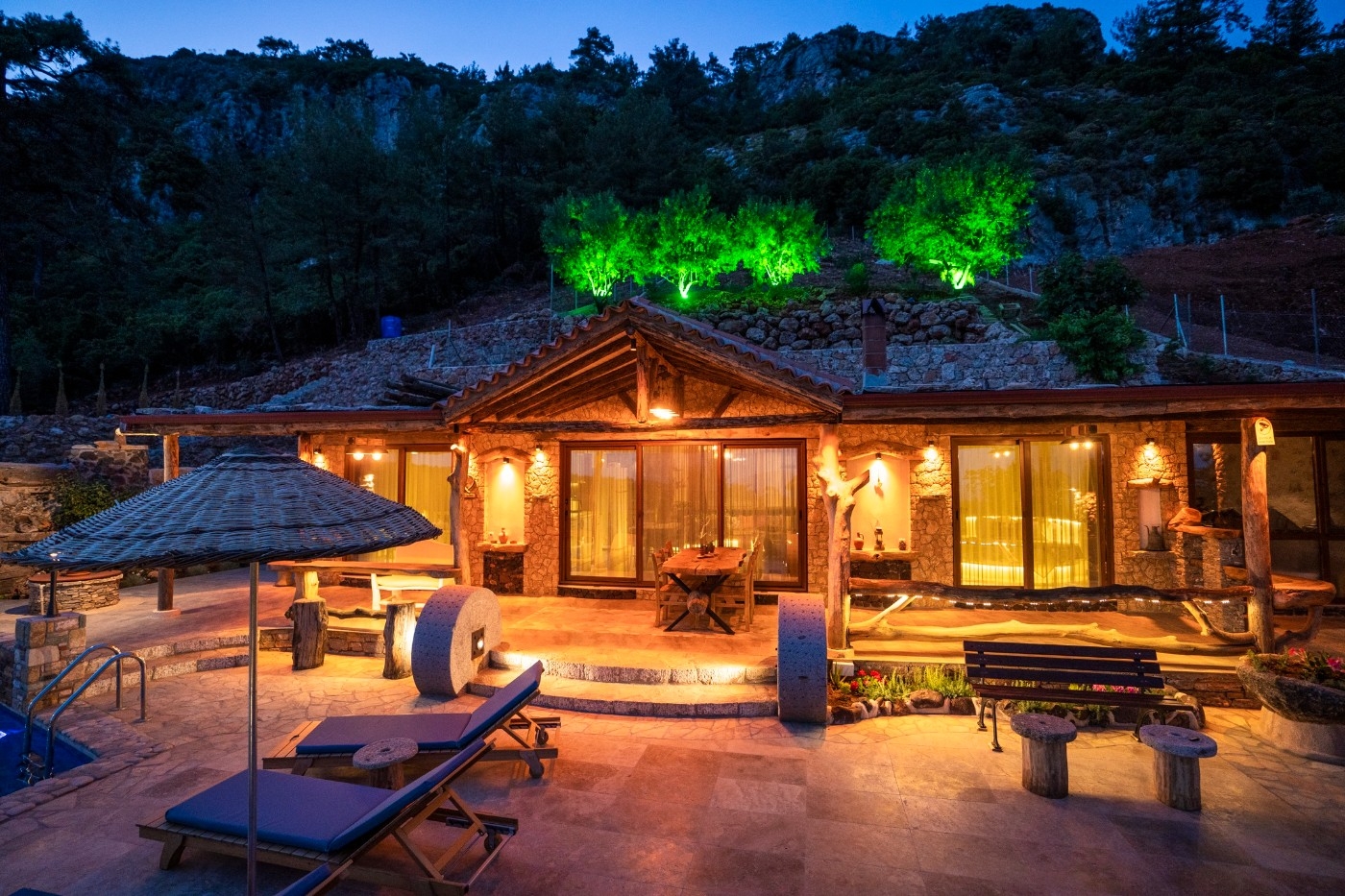 Muğla Menteşe'de Muhteşem Tasarıma Sahip, Özel Havuzlu, Şık Villa