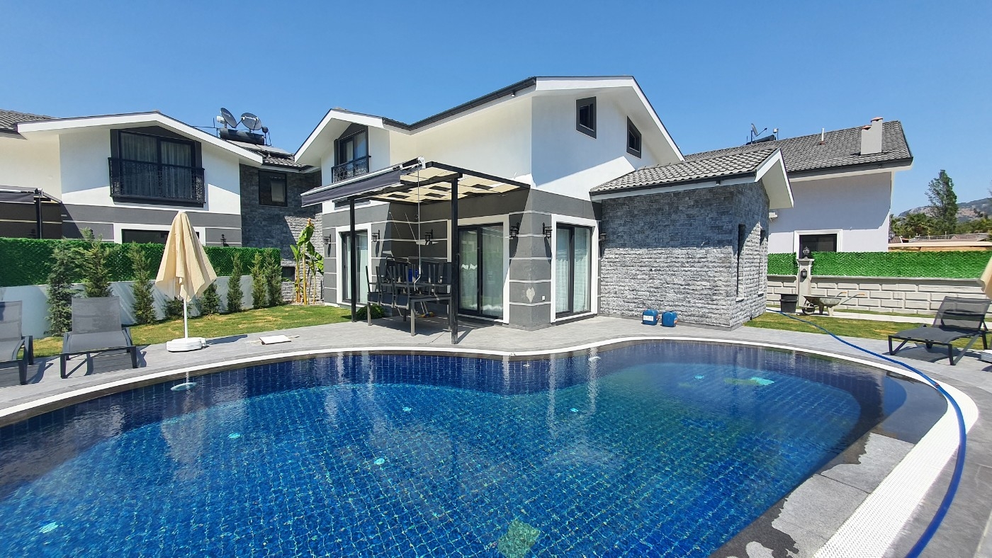 Ortaca Dalyan'da Benzersiz Konumda, Özel Havuzlu, Şık Villa