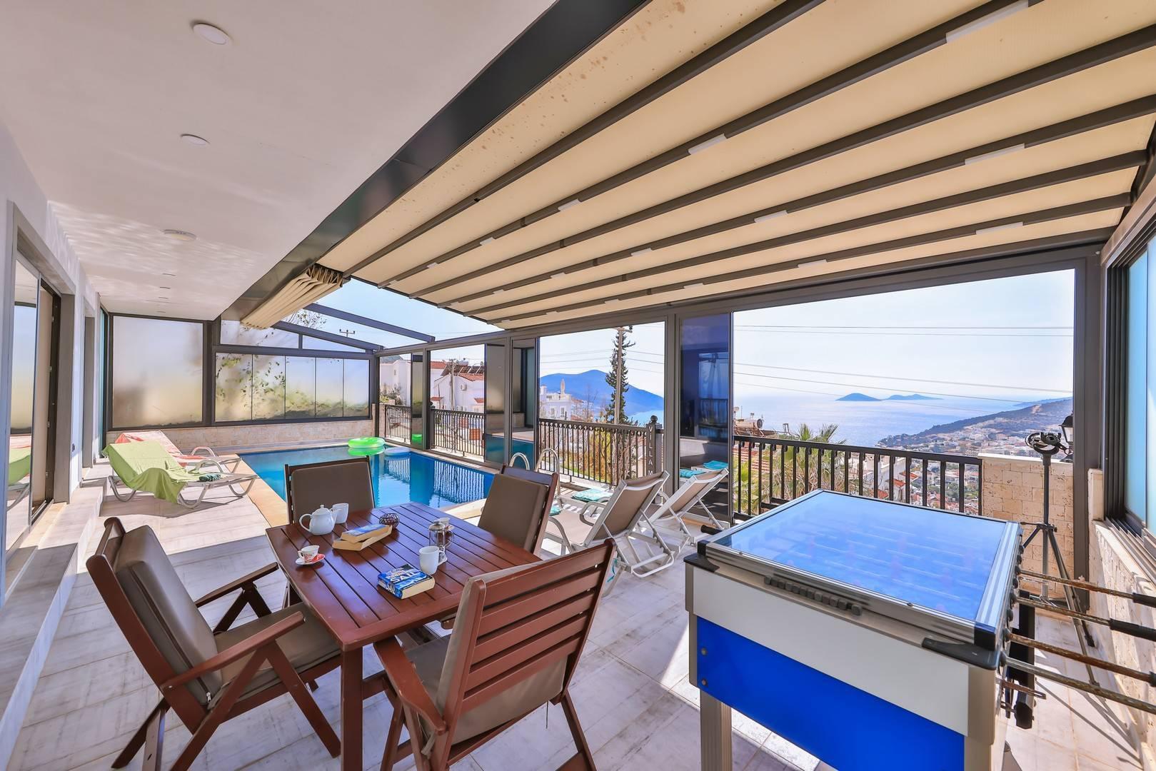 Kaş Kalkan'da Deniz Manzaralı, Kapalı ve Isıtmalı Havuzlu, Şık Villa-31762