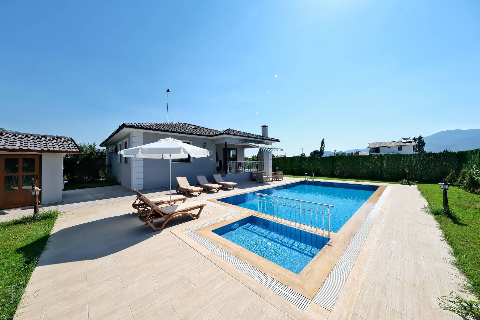 Muğla Ortaca'da Nezih Konumda, Özel Havuzlu, Modern Villa