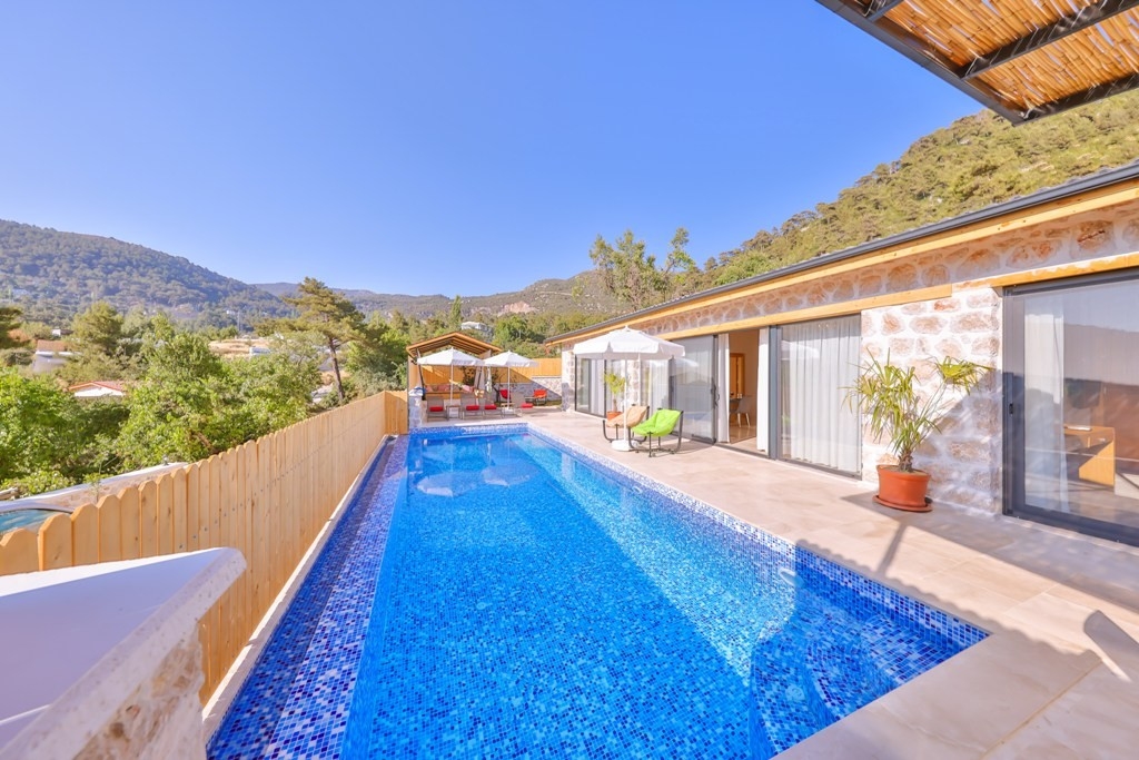 Kalkan İslamlar'da Doğa Manzaralı, Özel Havuzlu, Taş Mimarili Villa