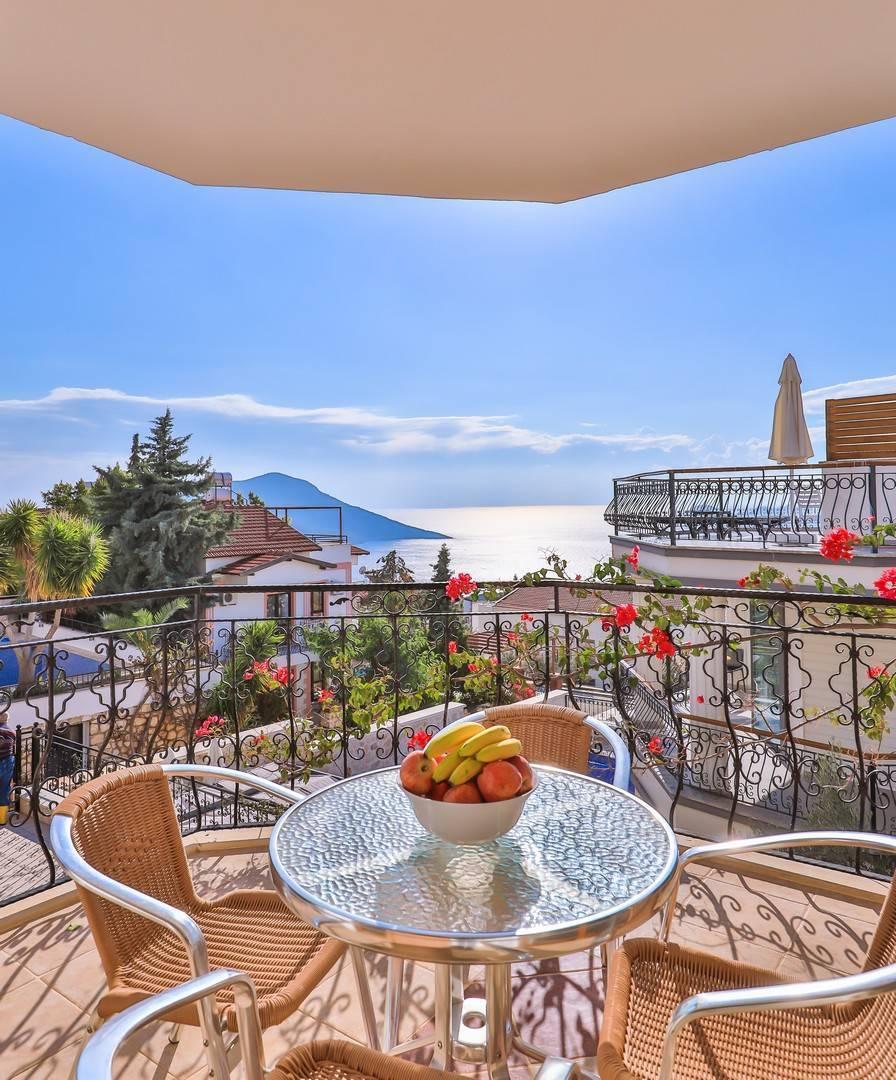 Kaş Kalkan'da Geniş Havuz Terasına Sahip, Özel Havuzlu, Geniş Villa-31745