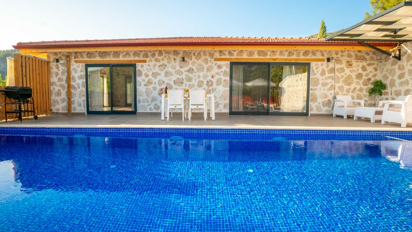 Kaş İslamlar'da Taş Mimarili, Özel Havuzlu, Modern Tasarımlı Villa