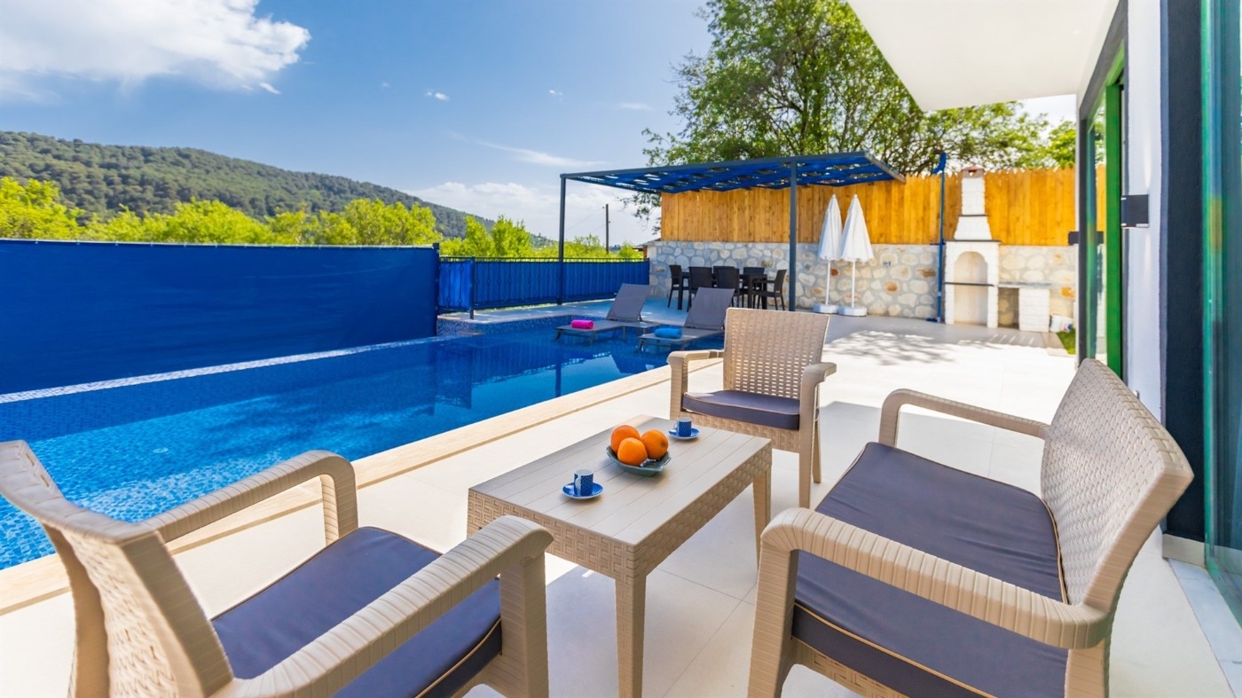 Kaş Sarıbelen'de Çift Jakuzili, Özel Havuzlu, Modern Villa