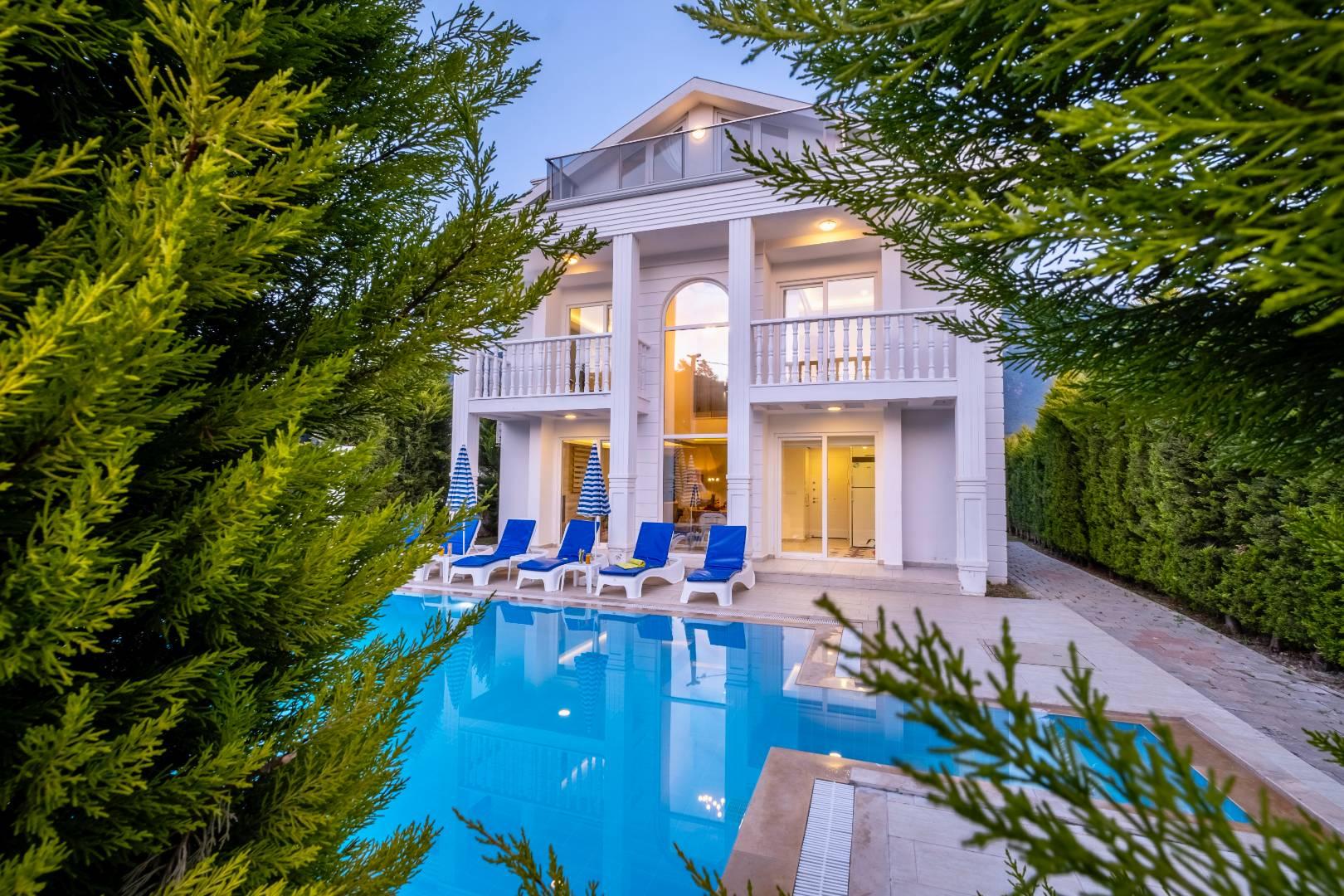 Fethiye Ölüdeniz'de Geniş Ailelere Uygun, Özel Havuzlu, Bahçeli Villa-25806