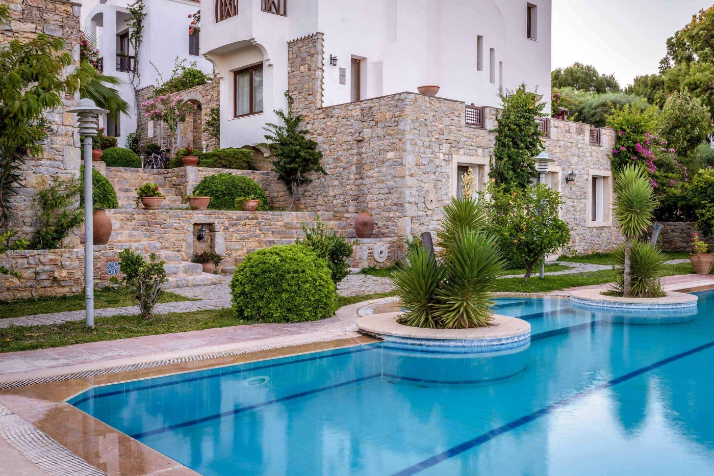 Muğla Datça'da Modern Tasarımlı, Ortak Havuzlu, Özel Suit