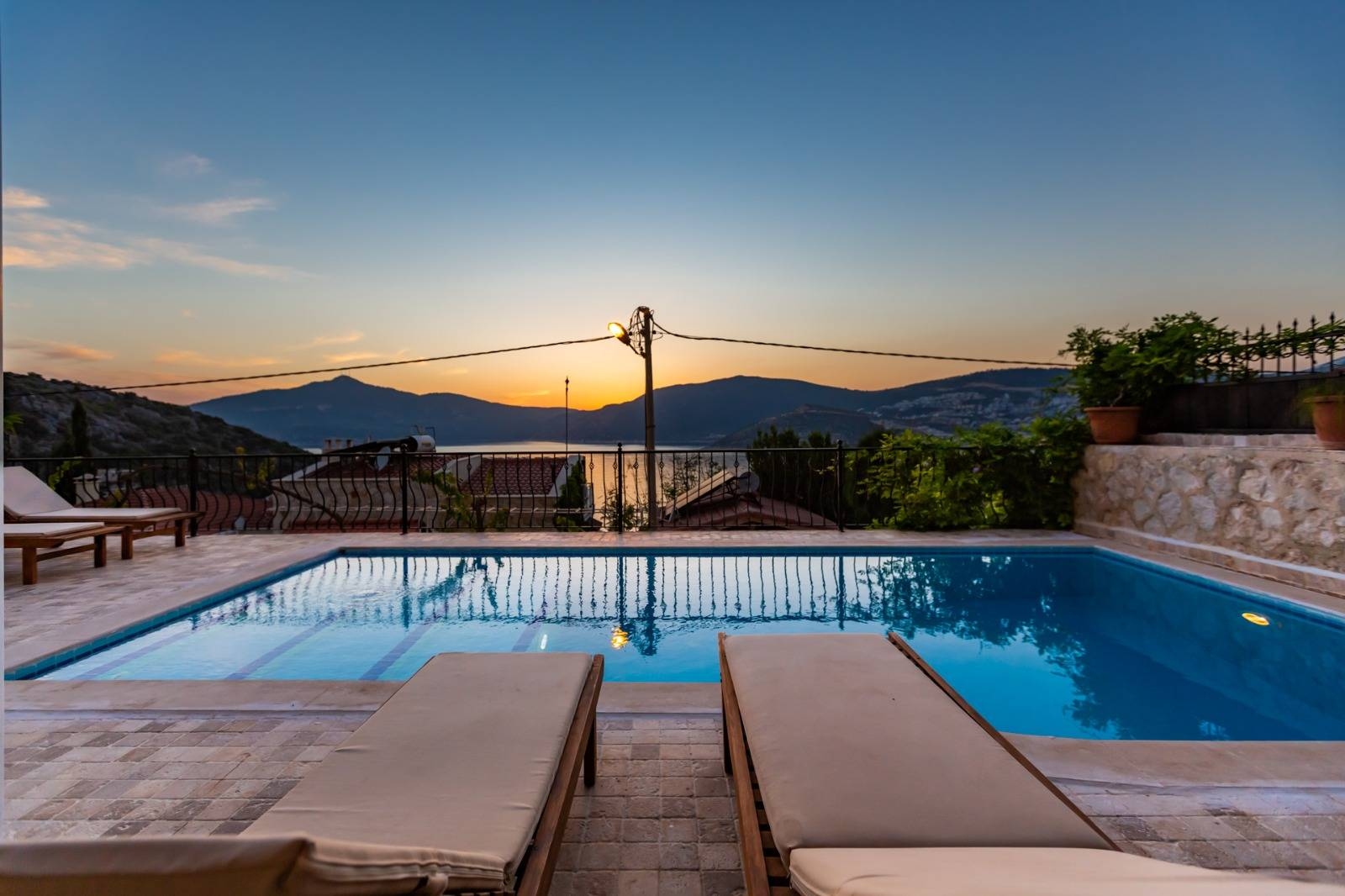 Kaş Kalkan'da Enfes Deniz Manzaralı, 8 Kişilik, Konforlu Villa